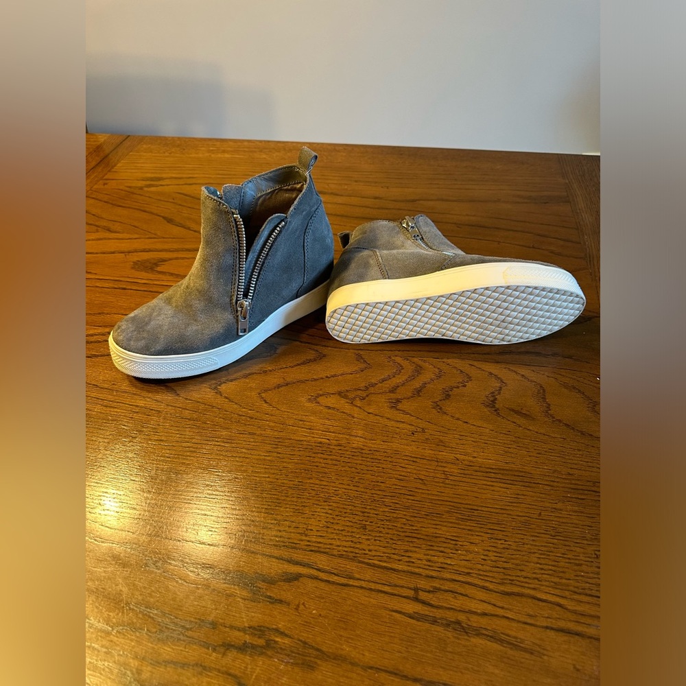 Steve Madden women’s wedgie sneakers size 6